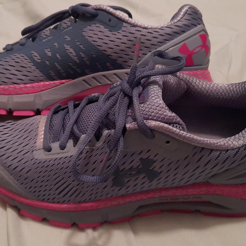 Gently Used Under Armour HOVR Guardian 2 Womens Pink Running Shoes Size 8